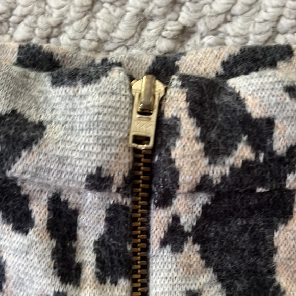 TOPSHOP SIZE 4 FRONT ZIP KNIT LEOPARD PRINT SKIRT - Picture 2 of 4